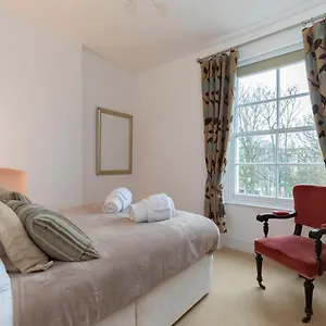 High Columns - Superb 2 Beds 2 Baths And Free Parking Cheltenham