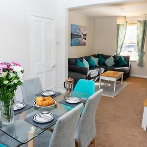 Cheltenham-spacious 2 Bedroom Home-sleeps 6-parking-garden-wifi Cheltenham